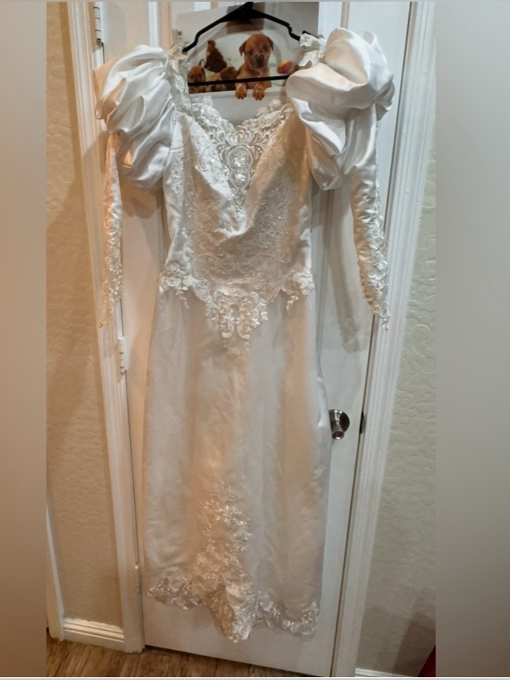 Elegant Vintage White Lace Long Train Bridal Gown. Size: XS - Picture 7 of 15